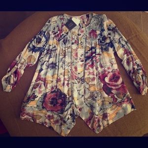 Floral blouse 🌸